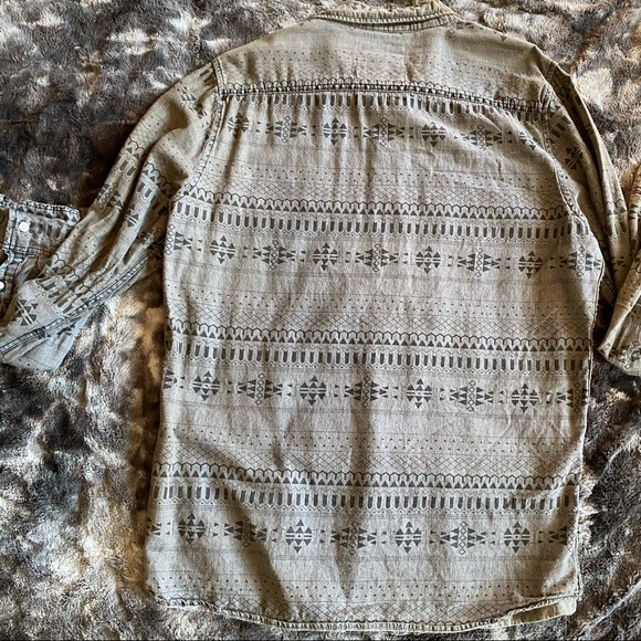 Chic Funky Button Up - Picture 4 of 4